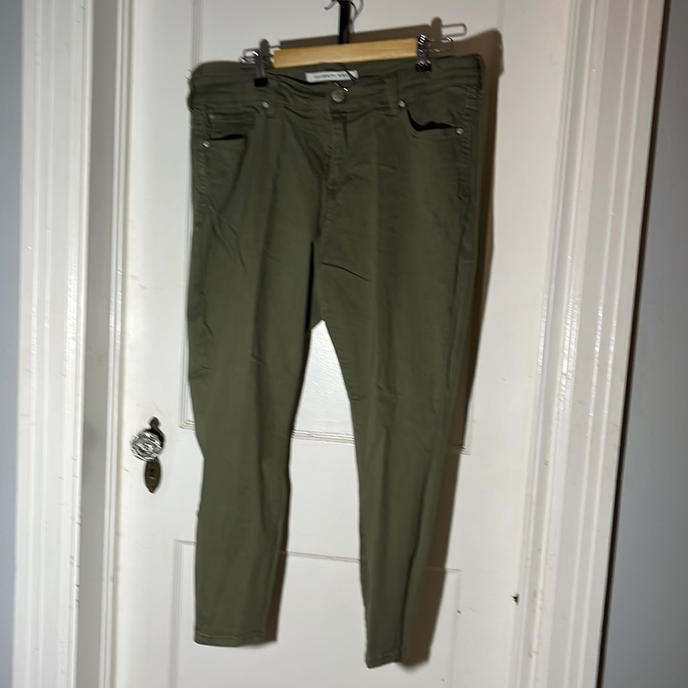 Celebrity Pink Mid Rise Ankle Skinny Jeans Size 18 Sage Green new never worn